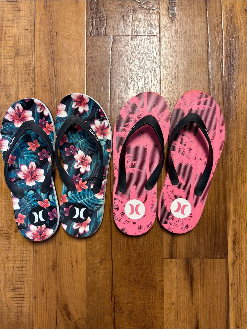 Hurley  Men’s Bundle Of Two-Teal Floral & Pink Palm Flip Flop Set Size 11 EUC